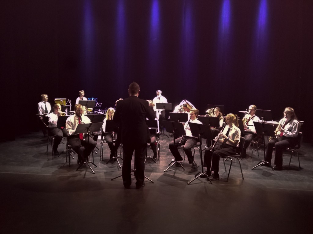 Hovedkorpset på scenen under distriktsmesterskapet 2015