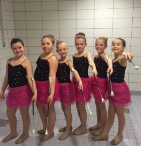 Juveniletroppen: Mina Mohn Gjølberg, Ida Hauge Brarud, Oda Rosseland Strande, Nora Johannessen, Kari Engseth og Noomi S. Johnsen. Troppen vant gull i dance.