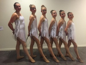Junior 1.divisjon: Nora Julsen, Andrine Skallebakke, Oda Michelsen, Amalie Rydningen, Leah Hauge Brarud og Amalie Bustgaard Pettersen. Troppen fikk to sølvpokaler.